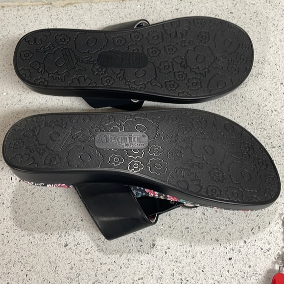 Algeria Moxi Enchanting Thong Sandal - Picture 8 of 11